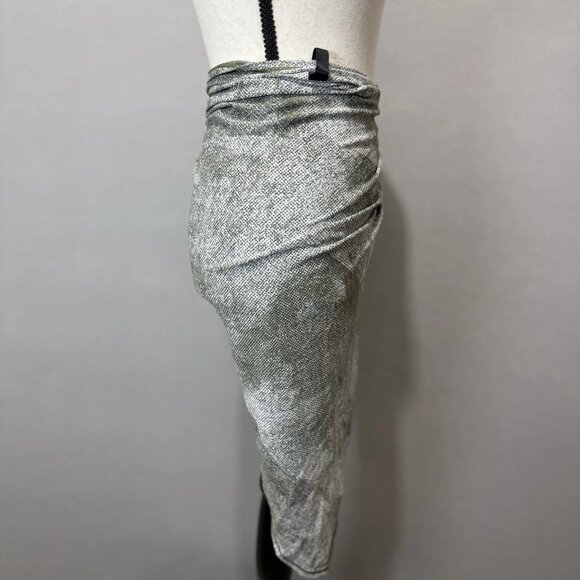 Lululemon All You Need Scarf Green Heathered Cozy Wrap One Size Logo Loop - Picture 4 of 9